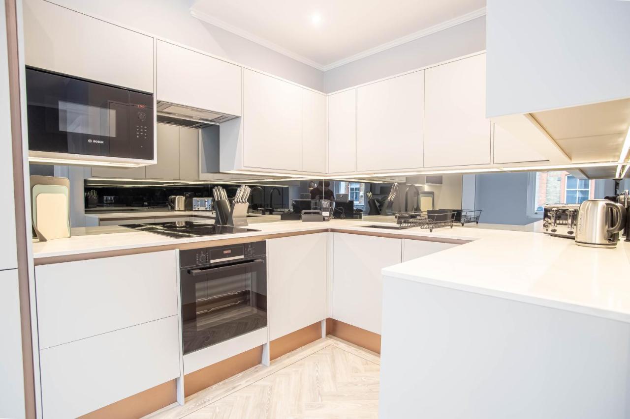 Modern & Chic One Bedroom Apartments In Fitzrovia By Sojo Stay 런던 외부 사진